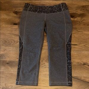 ATHLETA Splits Revelation Capri Dark Grey with Black Paisley Med